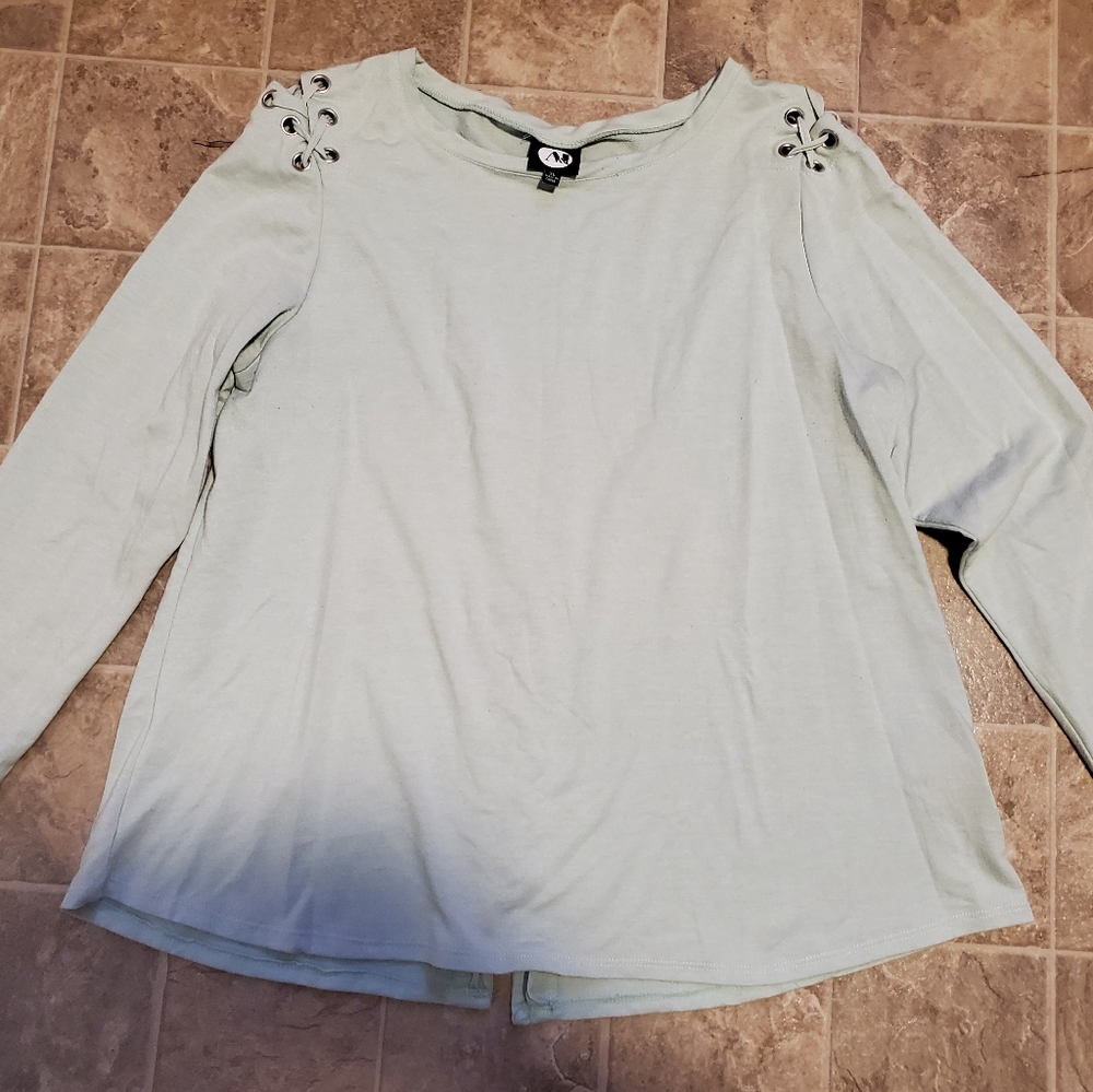 A&I brand mint green top size XL!